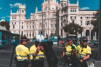Lo que tienes que saber si has sido denunciado por atentado contra la autoridad y lesiones.