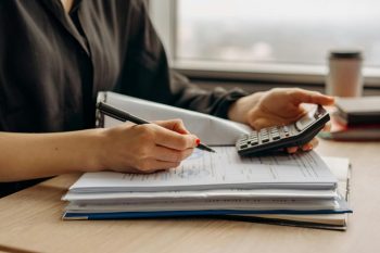 Cuanto cobra un abogado por un monitorio​ garon abogados